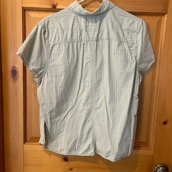 Eddie Bauer poplin Short-Sleeve Button Down Shirt - Picture 3 of 5